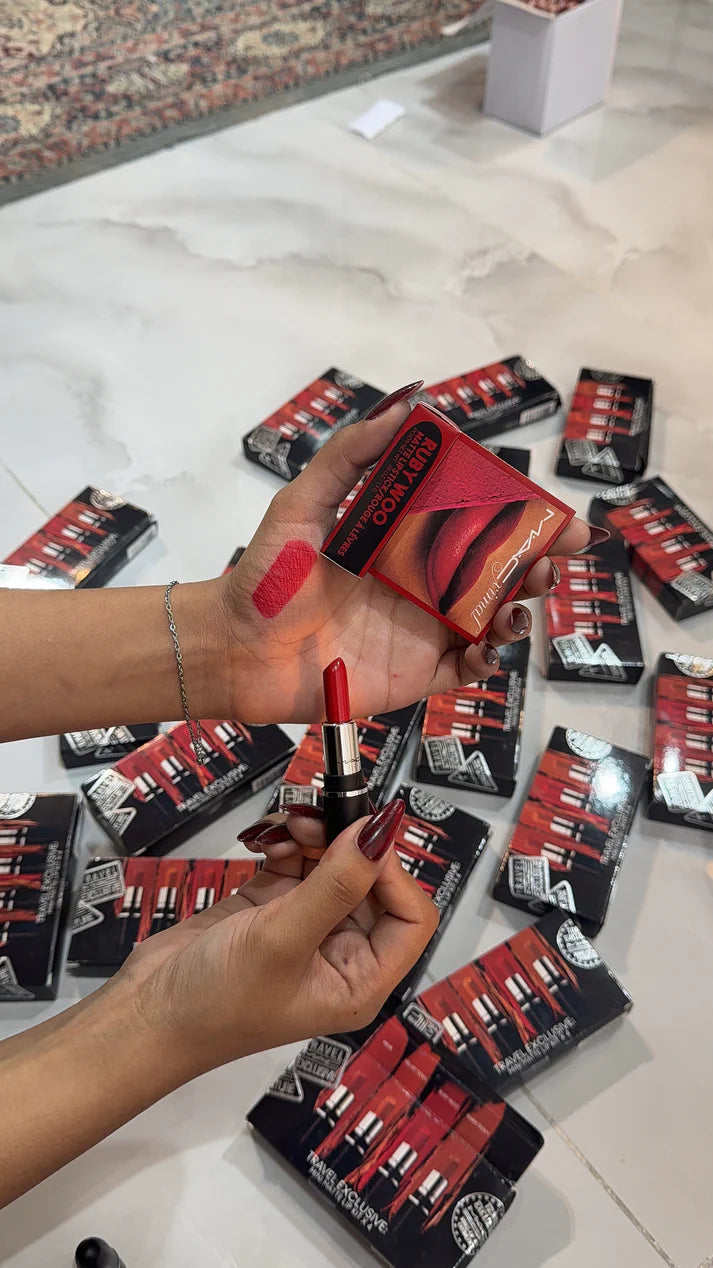 MAC RUBY WOO matte lipstick/Rouge À LÈVRES